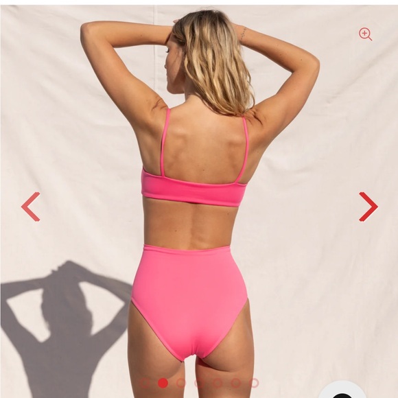 Left on Friday Pool Day Top ☀️ - Picture 4 of 9